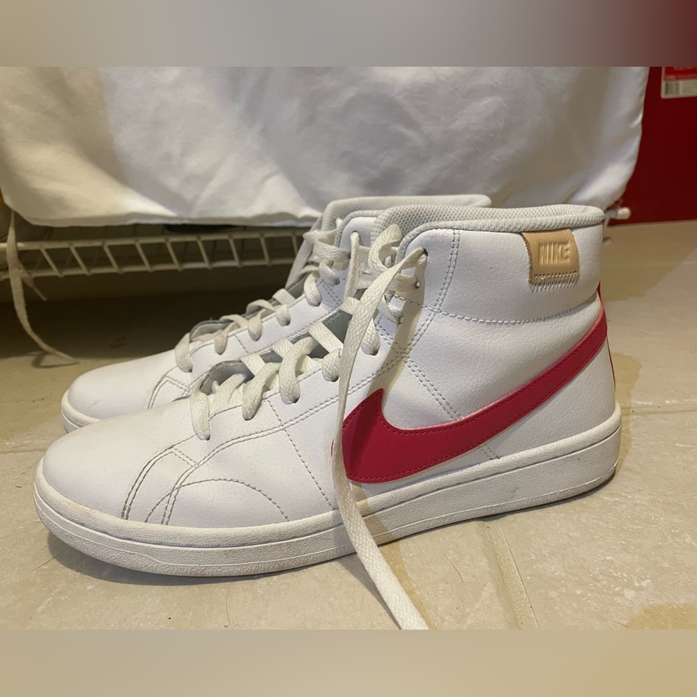 Nike women’s 9.5 high top sneakers